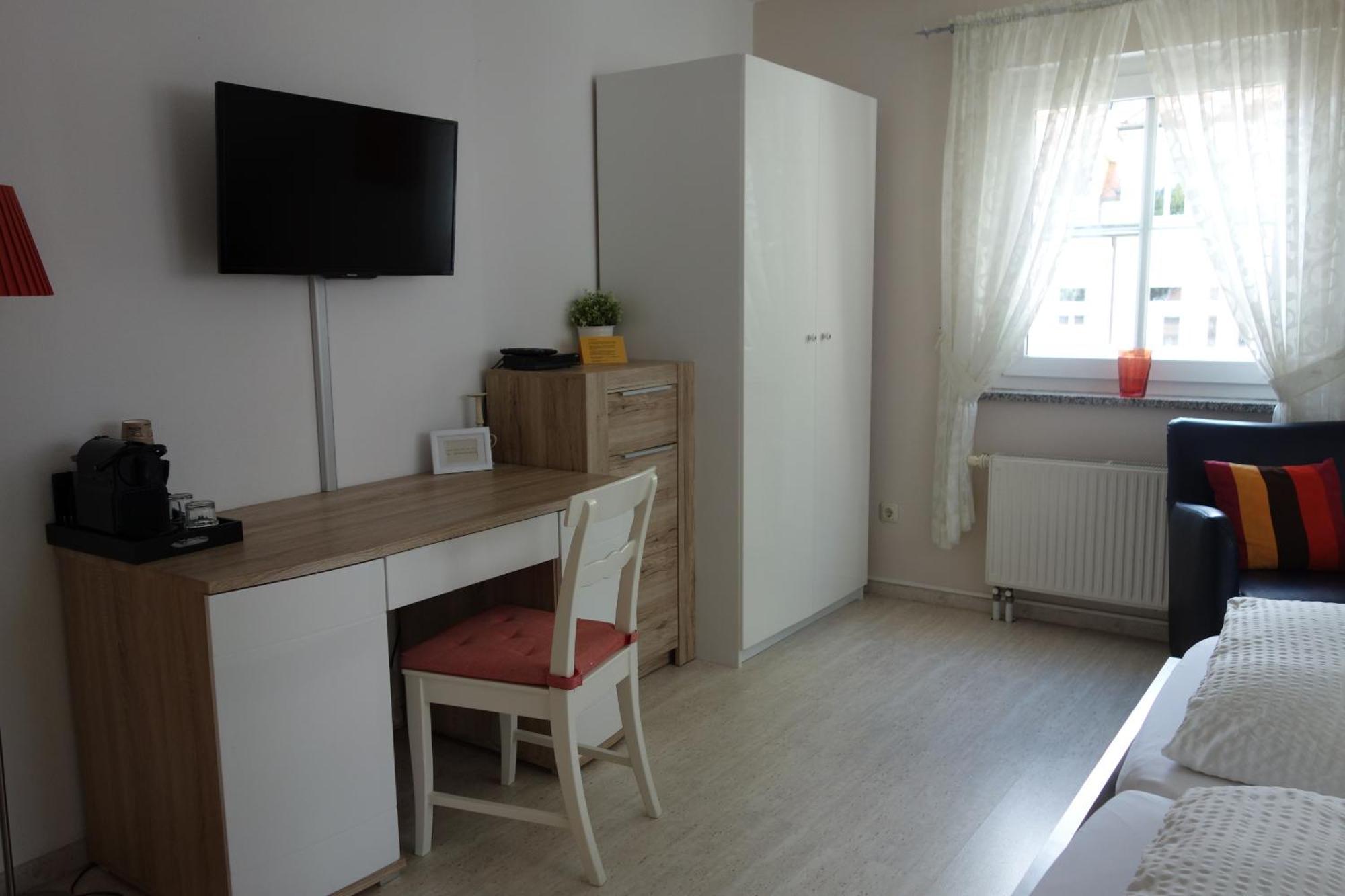 Apartments Und Zimmer Gaestehaus Matthias Дрезден Екстериор снимка