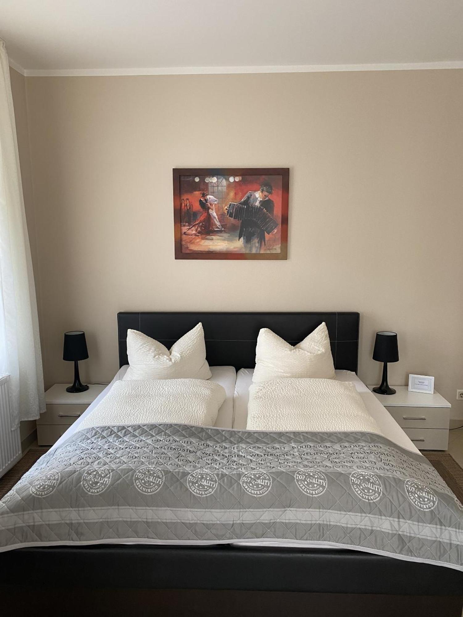 Apartments Und Zimmer Gaestehaus Matthias Дрезден Стая снимка