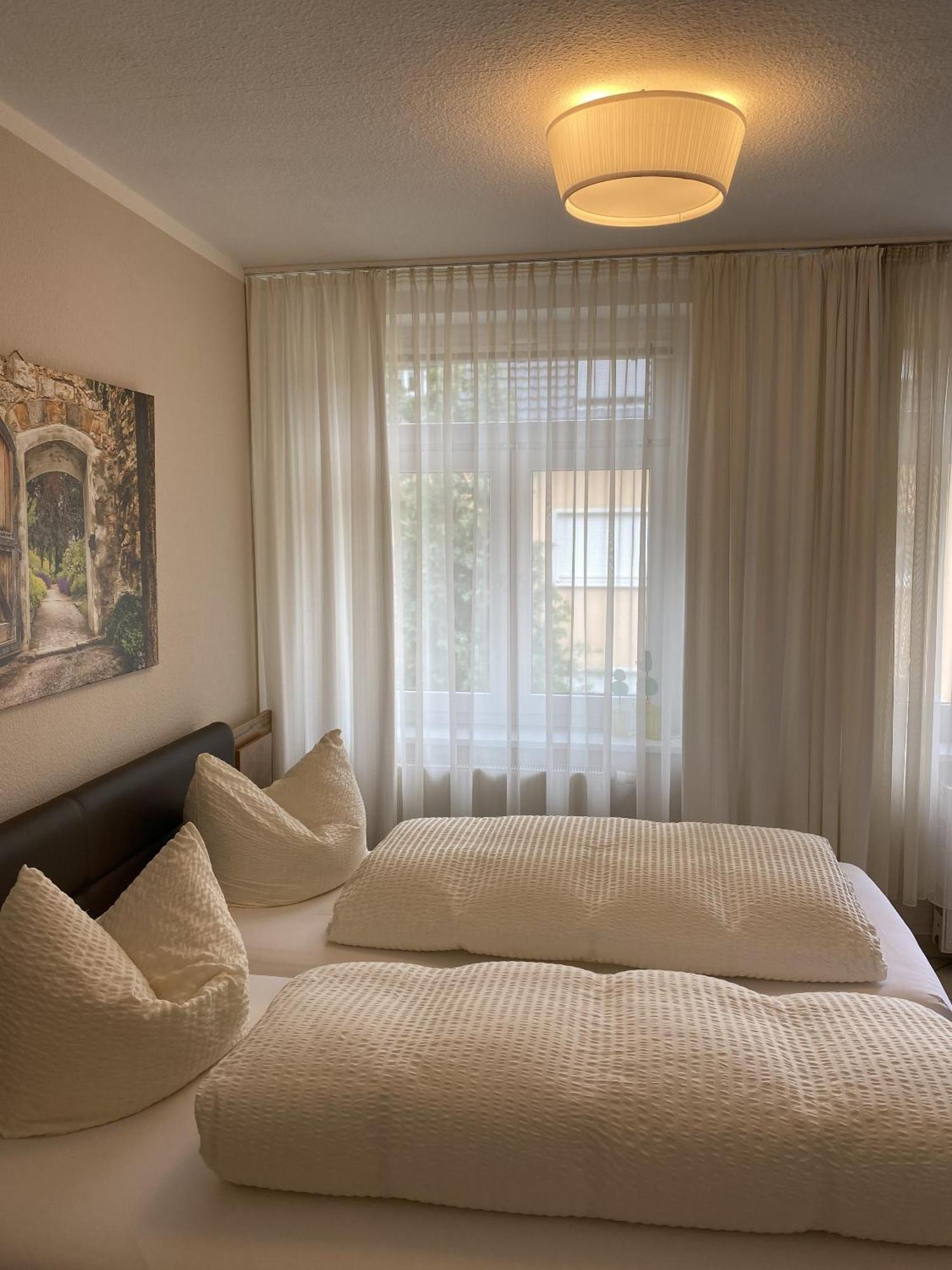 Apartments Und Zimmer Gaestehaus Matthias Дрезден Стая снимка