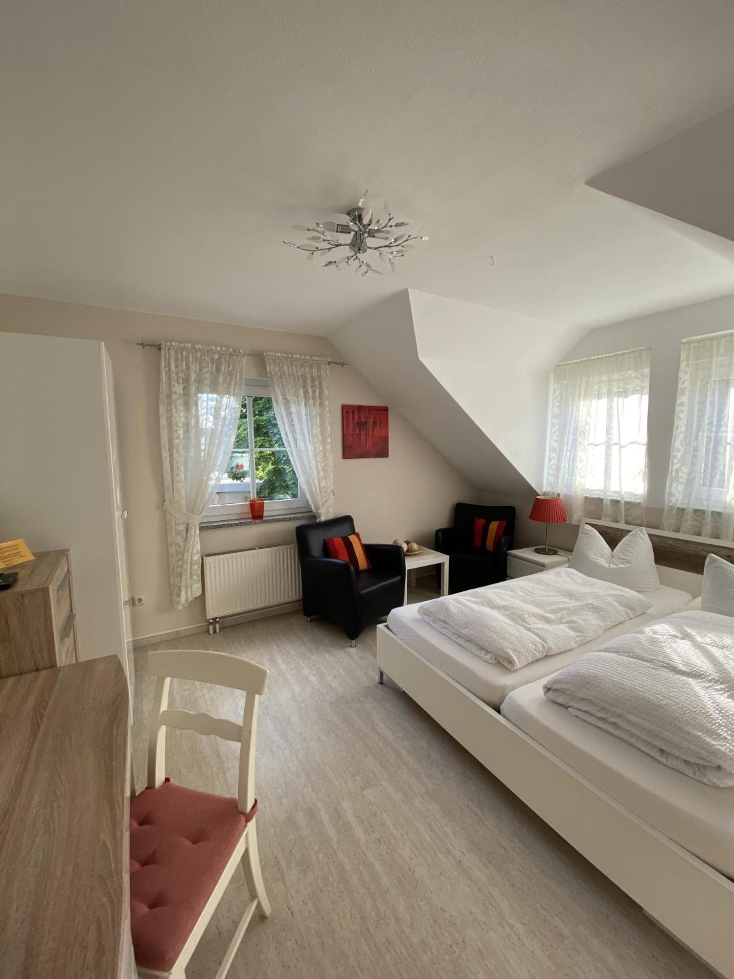 Apartments Und Zimmer Gaestehaus Matthias Дрезден Стая снимка
