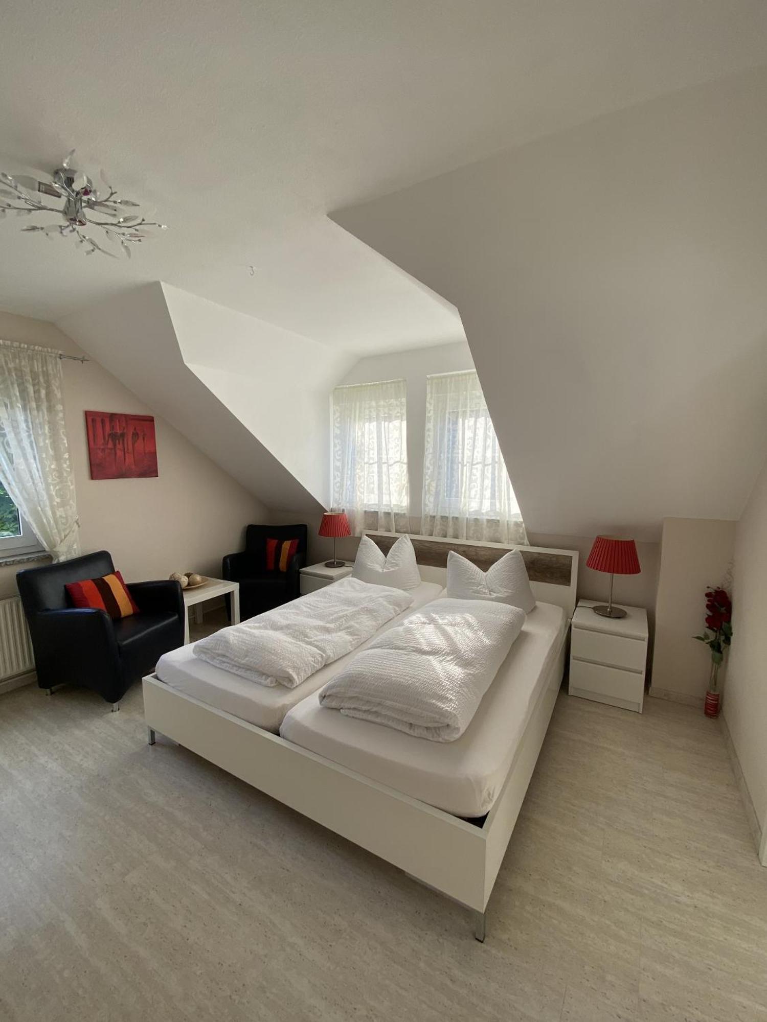 Apartments Und Zimmer Gaestehaus Matthias Дрезден Екстериор снимка